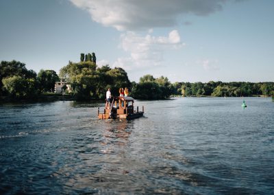 Floßfahrt auf einem See