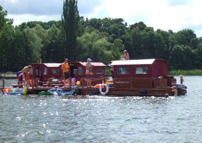 3 Flöße bilden eine Floßinsel