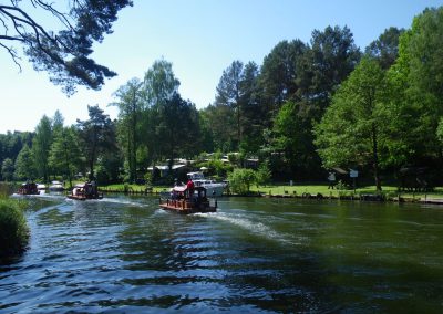 Floßtour in einem Kanal