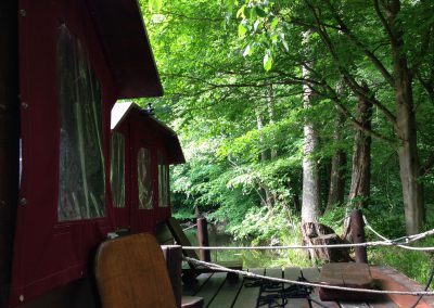 Flöße ankern am Ufer in Zehdenick