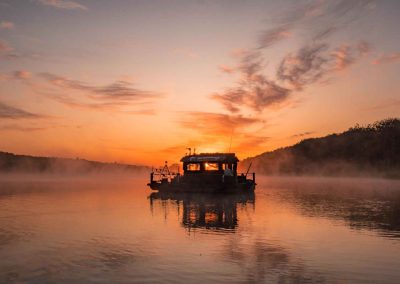 Sonnenaufgang auf dem Floss geniessen